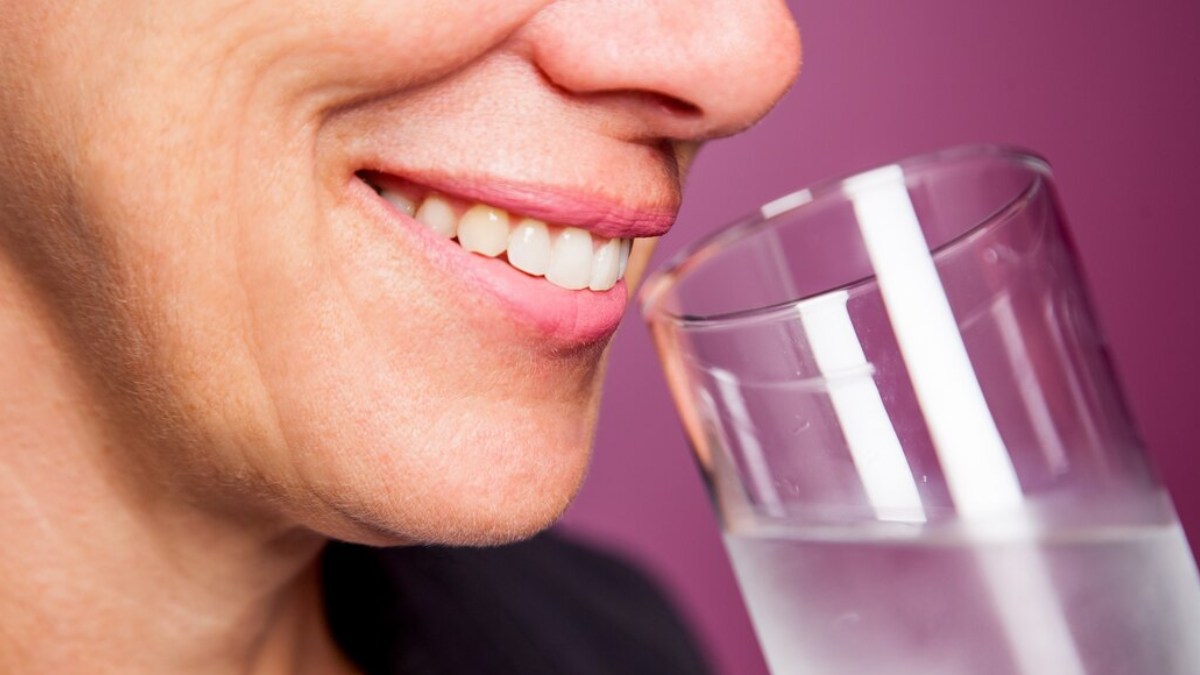 Sore Throat Relief And Other Health Benefits Of Gargling With Salt Water Daily